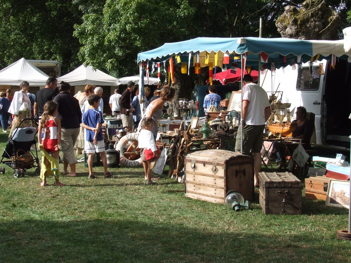 Vide-greniers, marchés à thème