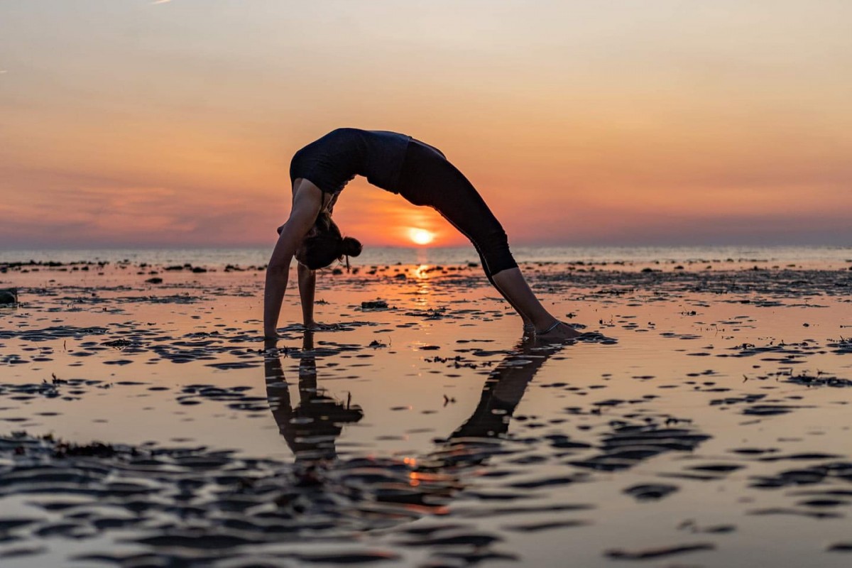 Yoga en pleine nature ou en salle