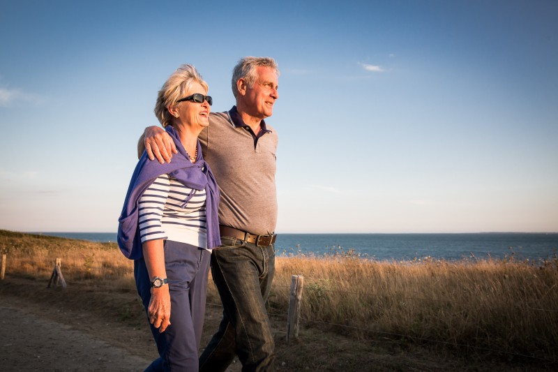 couple-sur-le-chemin-cotier-de-sainte-marie-1434