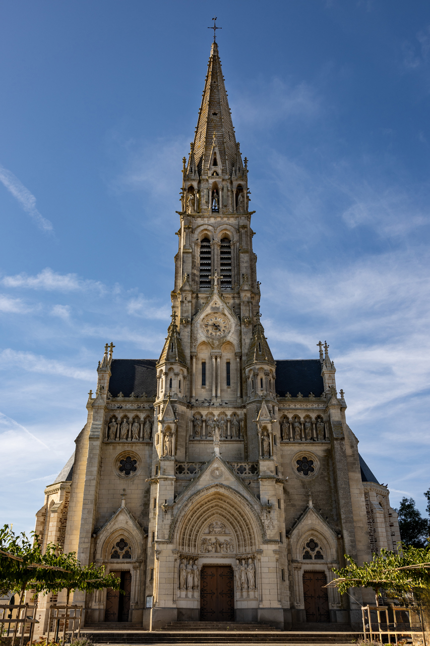 église sainte-Pazanne - &copy; Ypov.agency