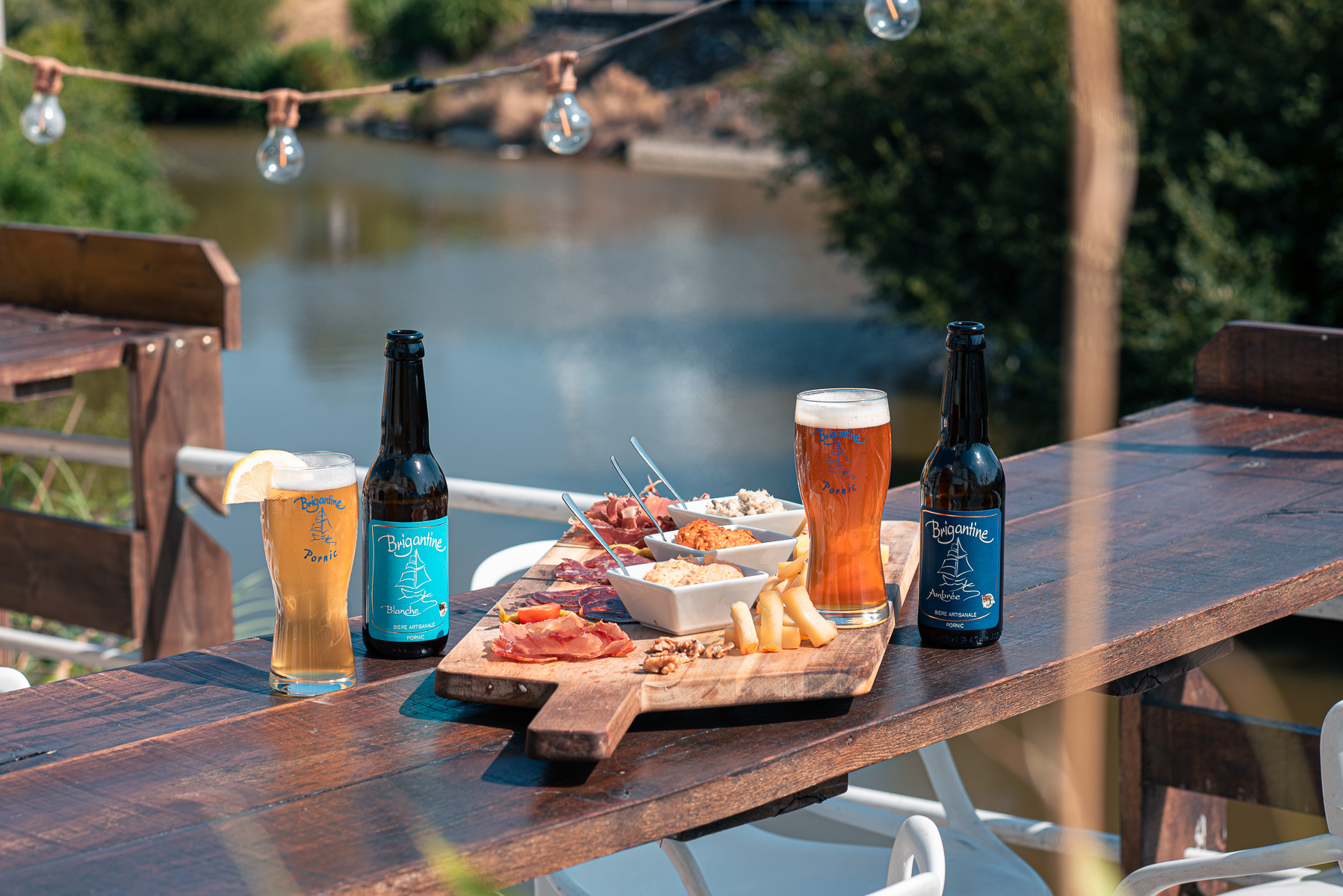La bière Brigantine à Pornic brasserie artisanale planche apéritif vacances été - © Emeline Boileau