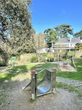Aire de jeux du Jardin de Gourmalon avec toboggan et balancelle