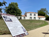 Panneau du circuit du patrimoine à la Maison Magrés