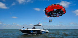 Parachute ascensionnel à Pornic bateau activité EVJF EVG famille amis sensations fortes adrénaline