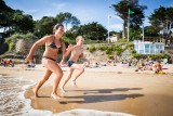 strand pornic bucht sand bar terrace beach volleyball baden