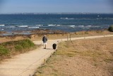 Promenade avec chien en laisse, Pointe Saint-Gildas