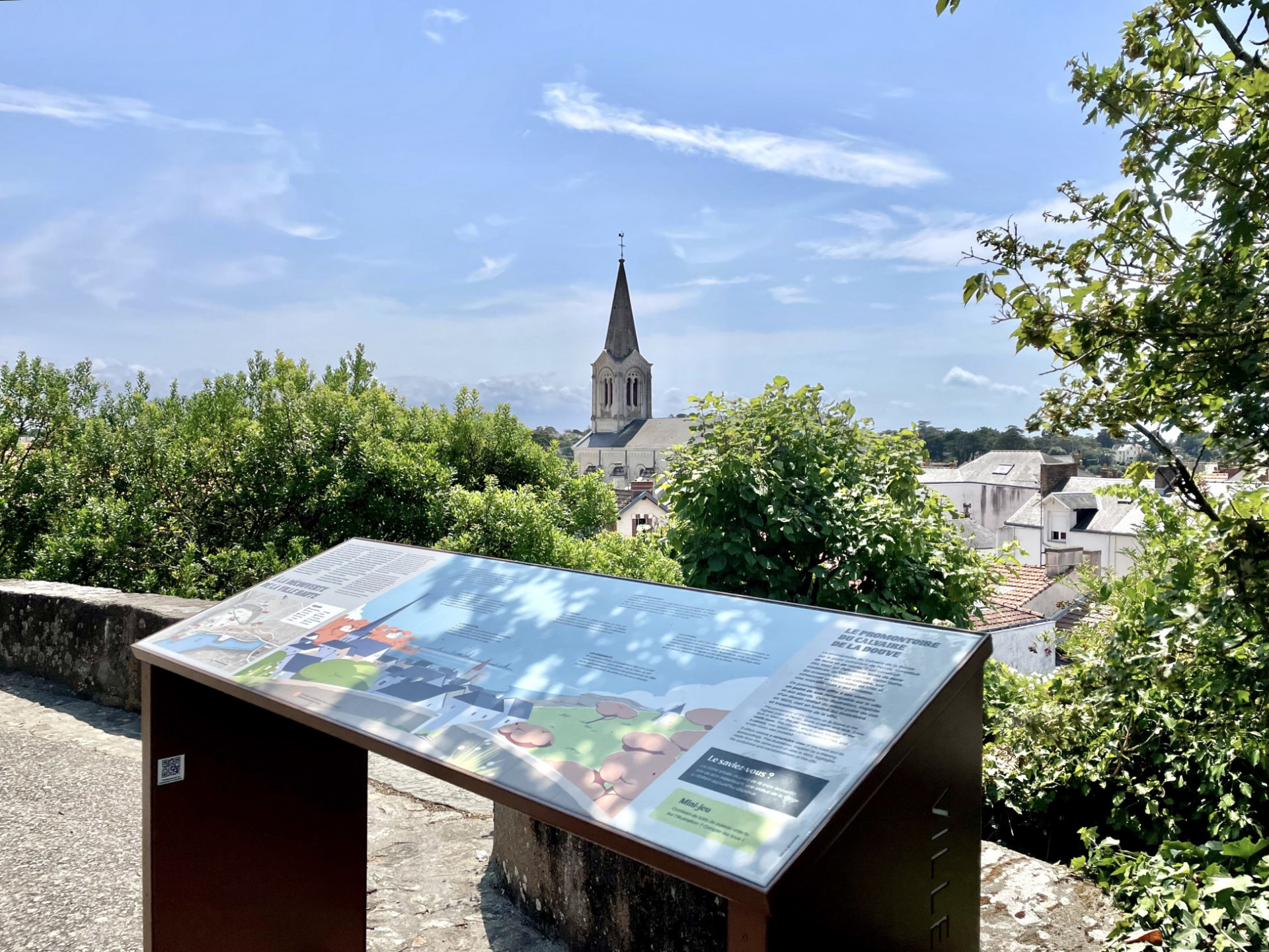 Panneau circuit interprétation du patrimoine au Calvaire de la Douve