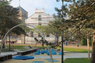 Aire de jeux dans le centre bourg