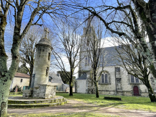 Bourg des Moutiers-en-Retz avec sa lanterne des morts