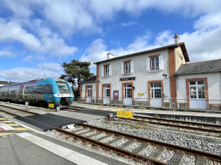 Sainte-Pazanne railway stop station