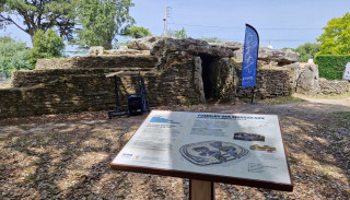 Panneau circuit interprétation du patrimoine au tumulus des Mousseaux