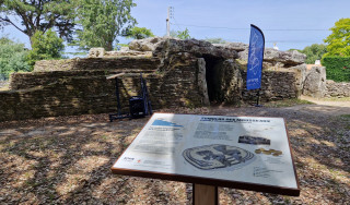 Panneau circuit interprétation du patrimoine au tumulus des Mousseaux