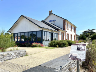 Panneau du circuit du patrimoine à la Gare