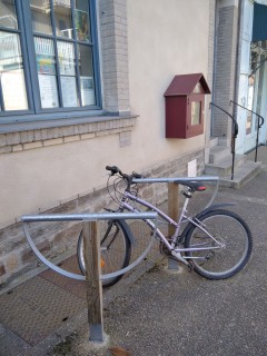 Parking vélos devant l'Office de Tourisme de Préfailles