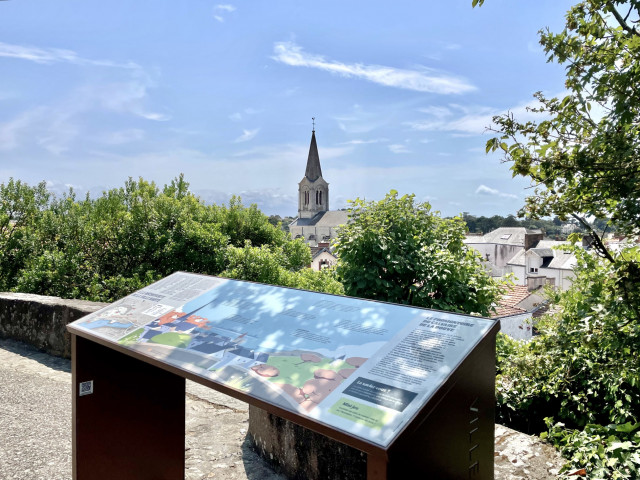 Panneau circuit interprétation du patrimoine au Calvaire de la Douve
