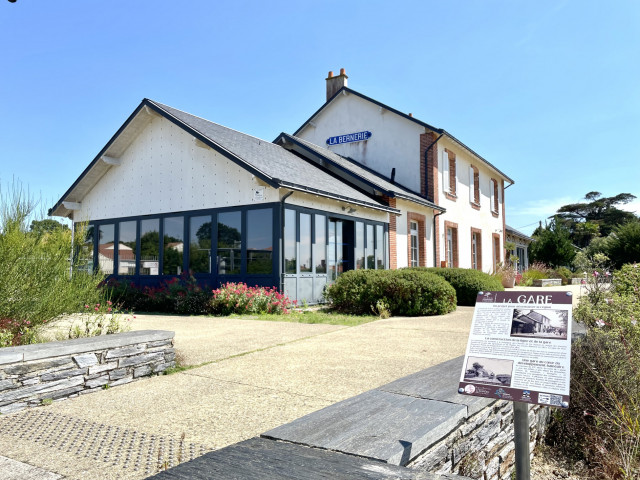 Panneau du circuit du patrimoine à la Gare