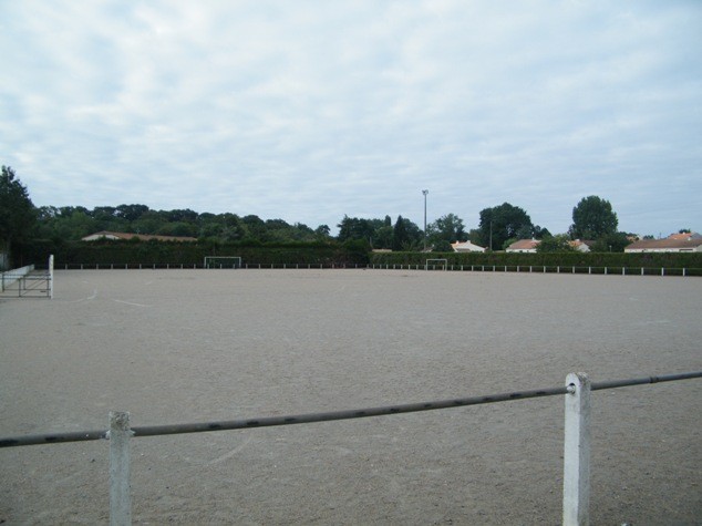 TERRAIN DE FOOT STABILISE - PORT SAINT PERE