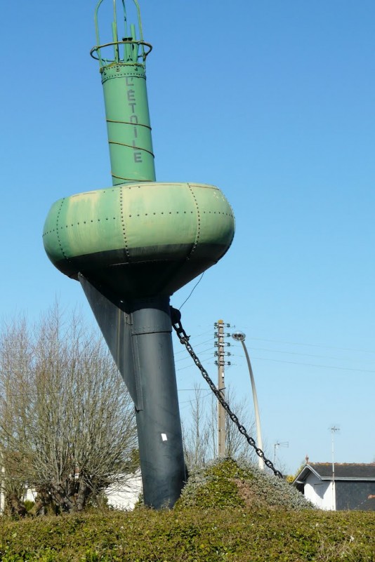 bouée, bouée verte, bouée sifflante, monument, insolite