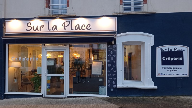 SUR LA PLACE