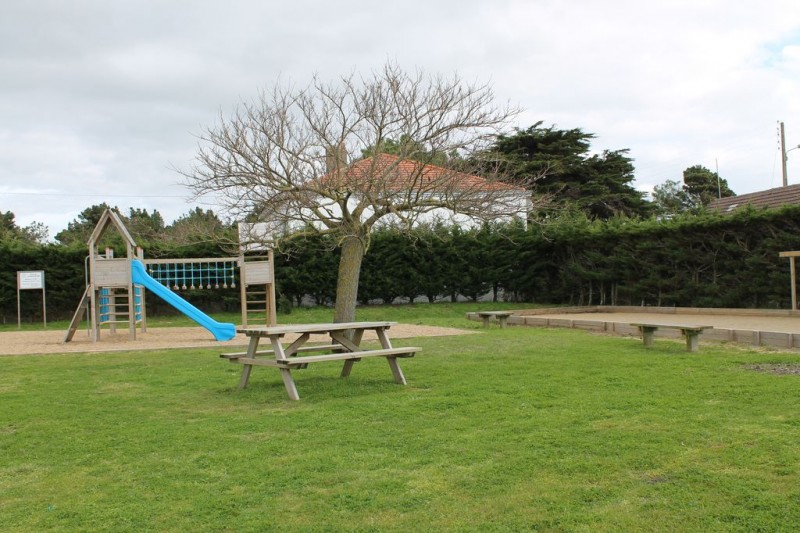 la plaine-sur-mer, plage de mouton, aire de jeux, enfants, table de pique-nique, boulodrome