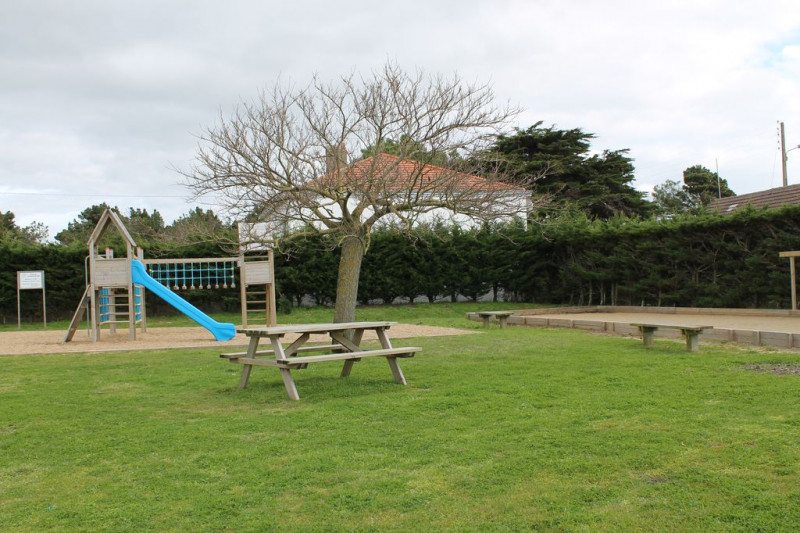 la plaine-sur-mer plage de mouton spielplatz, kinder picknicktisch 