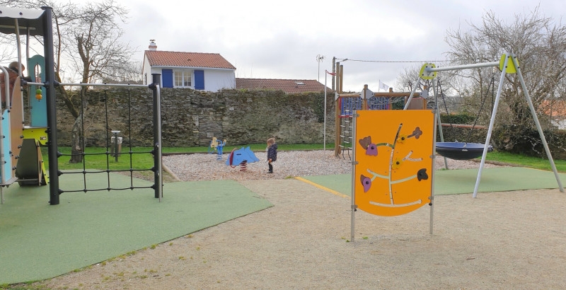 Aire de jeux du bourg du Clion