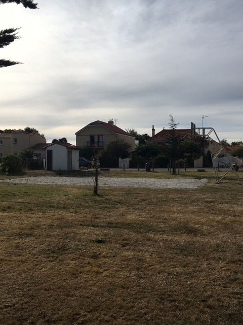 balançoire  aire de jeux pique nique  boules sanitaires