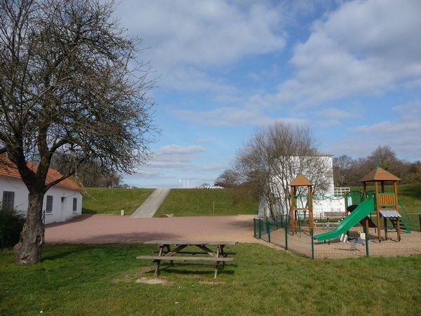 Spielplatz Val Saint-Martin - Kletterwand