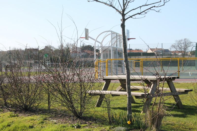 la plaine-sur-mer, boulevard des nations unies, aire, pique-nique, soleil, manger, ombre, arbre, jeux pour enfants