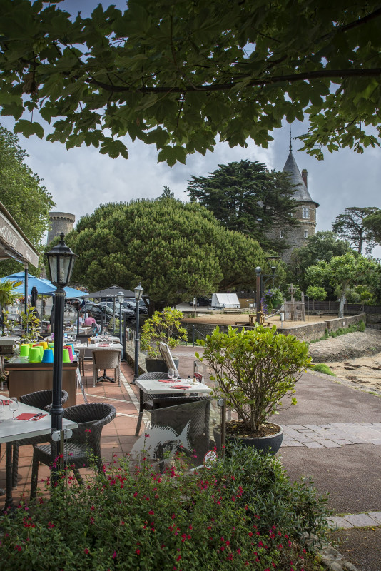 BAR DU CHATEAU, oyster tasting, muscadet, cocktails, bar d'ambiance