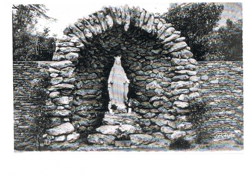 Carte postale de la grotte à la Vierge