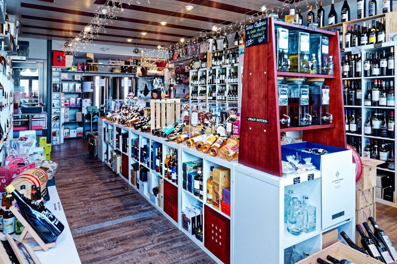 cellar, wine shop, pornic, spirits, wine, whisky, alcohol, drinks, loire atlantique