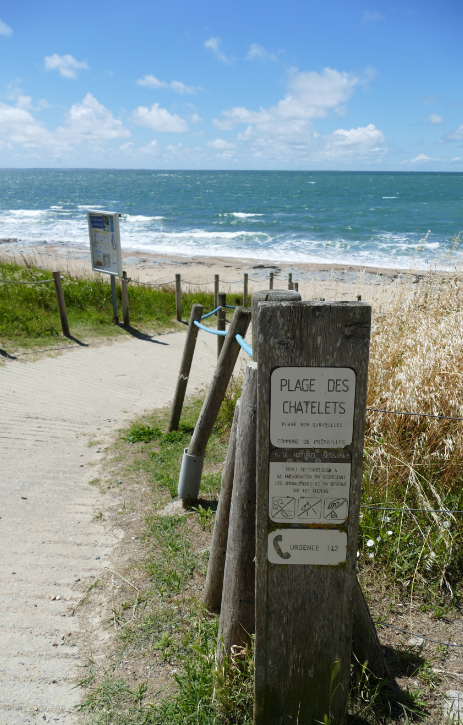 Entrée plage des Châtelets