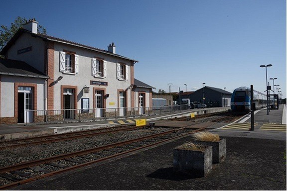 sncf sainte pazanne, gare de sainte pazanne, arrêt gare sainte pazanne, transport en commun sainte pazanne