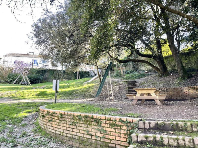 Jardin de Gourmalon avec table de pique-nique