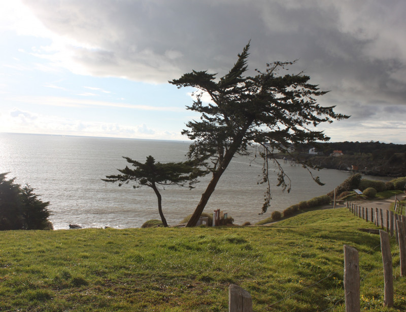 Fontaine aux Bretons coastal path