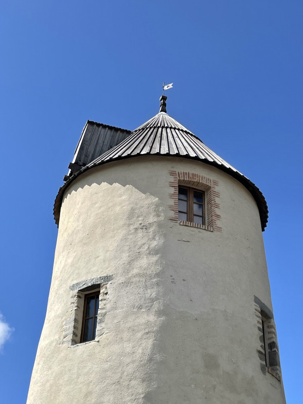 Moulin de l'Arzelier à St Cyr en Retz avec sa nouvelle coiffe