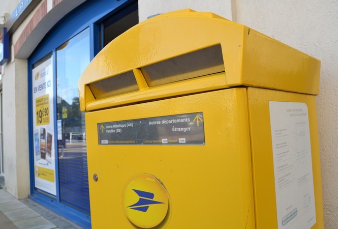 la poste, bureau de poste, pornic, timbre, lettres, envoie, colis, courrier