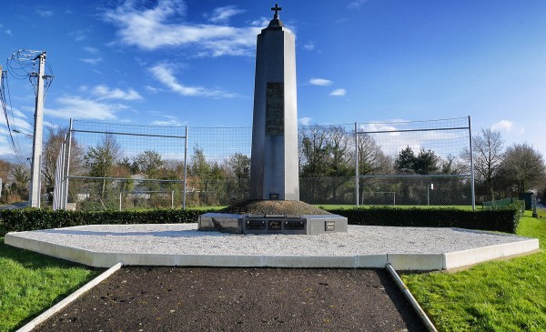 monument poche sud la sicaudais croix arthon en retz chaumes en retz histoire militaire poche de saint nazaire retranchement allemand