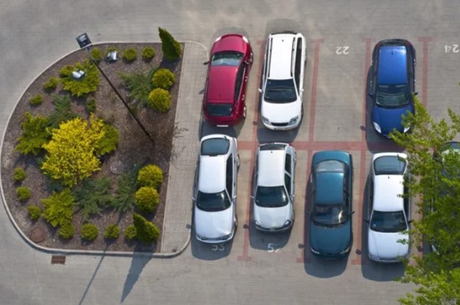 Parking de l'Eglise St Cyr en Retz