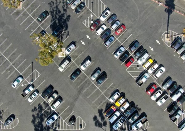 Parking de la gare à Ste Pazanne