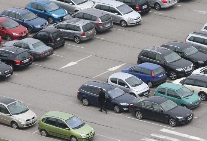 Parking de la zone de loisirs