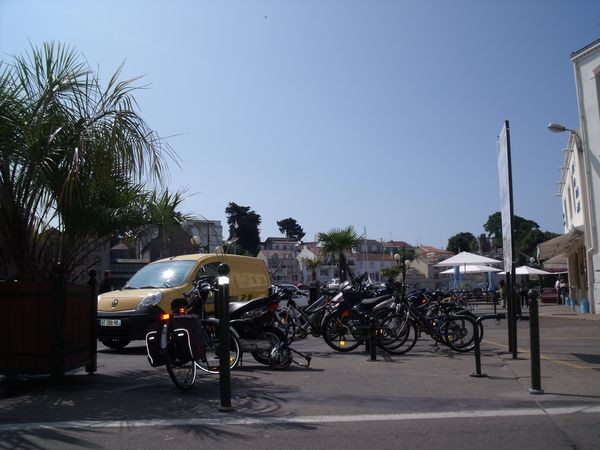parking-velo-devant-la-poste-mai-2011-2903
