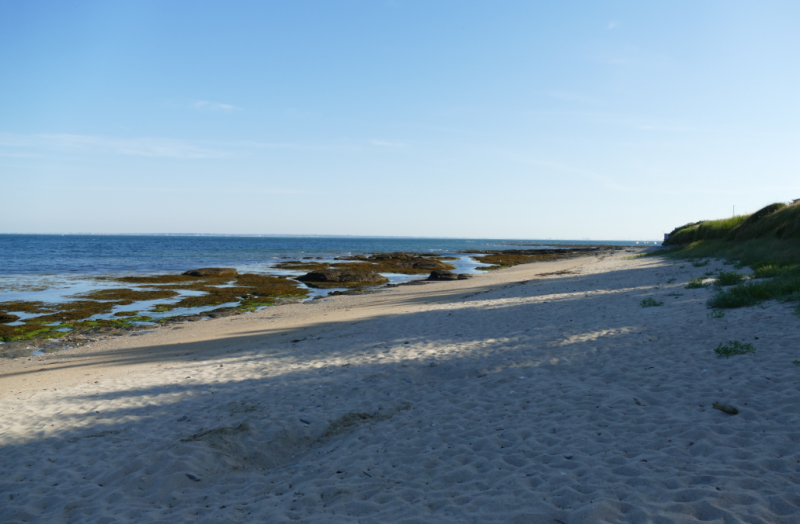 Plage de Port aux Anes, à droite