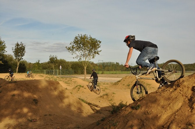 terrain de bosses vélo cross activités ados sports bmx vtt port saint père pays de retz