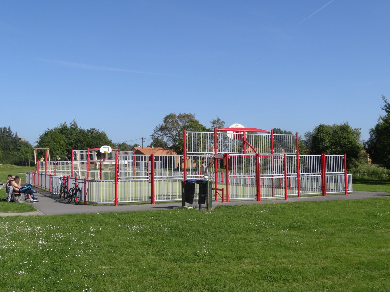 terrain multisports chauvé city stade chauvé stade foot chauvé terrain foot chauvé terrain basket chauvé terrain omnisport football basketball hand ball enfant sport chauvé