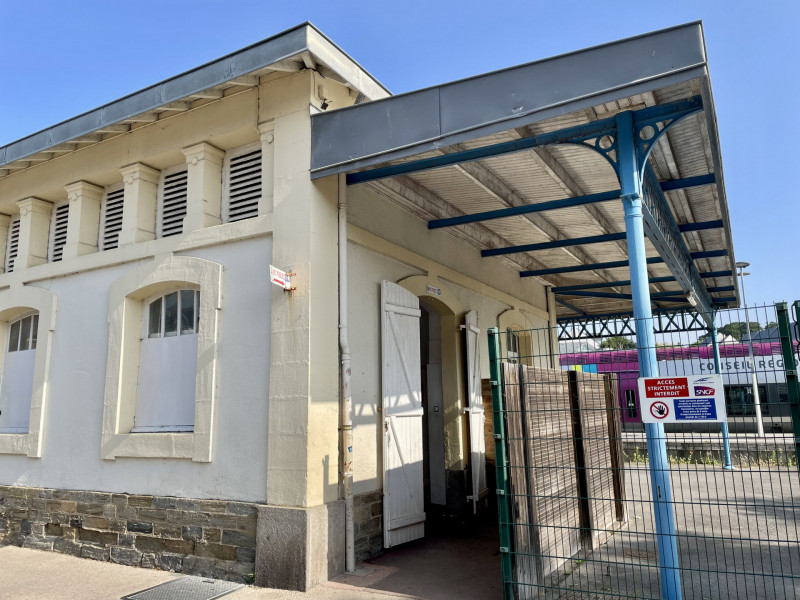 Toilettes publiques de la Gare wc latrines pornic
