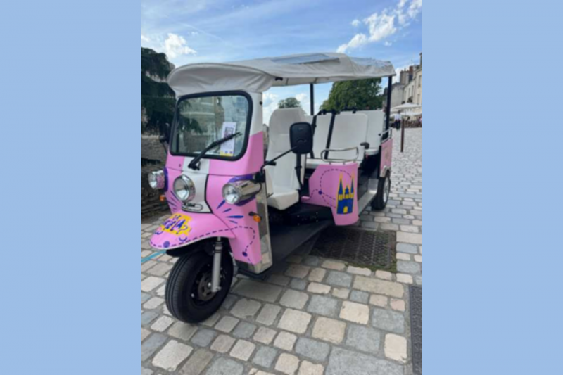  Electric tuk-tuk in Pornic: transport for people with disabilities in the town of Pornic. Destination: Pornic