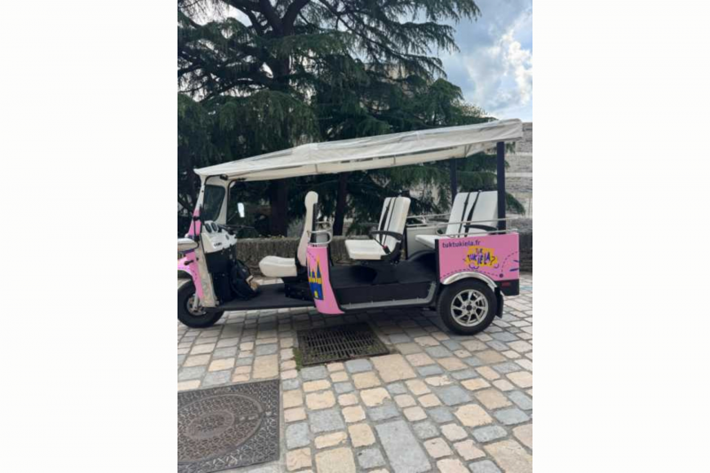  Electric tuk-tuk in Pornic: transport for people with disabilities in the town of Pornic. Destination: Pornic