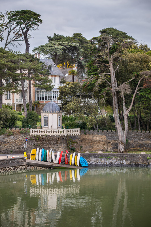 Villa balnéaire et son kiosque